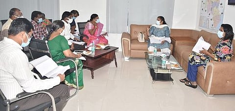 இலங்கைத் தமிழா் மறுவாழ்வு முகாம்களில் அடிப்படை வசதிகளை மேம்படுத்த அறிவுரை