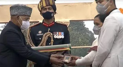 அசோக் சக்ரா விருது பெறும் ஏஎஸ்ஐ பாபு ராம் குடும்பத்தினர்