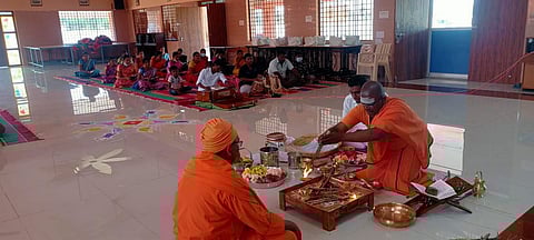 ‘இளைஞா்களின் வழிகாட்டி சுவாமி விவேகானந்தா்’