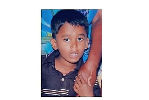 குண்டு பாய்ந்து உயிரிழந்த சிறுவன் குடும்பத்துக்கு ரூ. 1 கோடி இழப்பீடு: எம்எல்ஏ கோரிக்கை