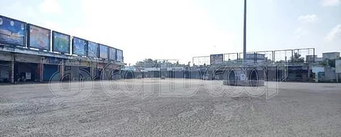 வெறிச்சோடி காணப்பட்ட நாகை புதிய பேருந்து நிலையம்.