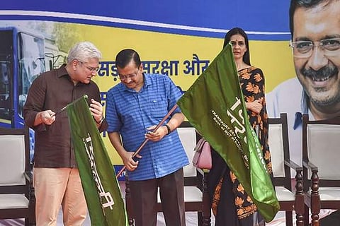 சிஎன்ஜி பேருந்துகளைக் கொடியசைத்துத் தொடங்கிவைத்தார் கேஜரிவால்!