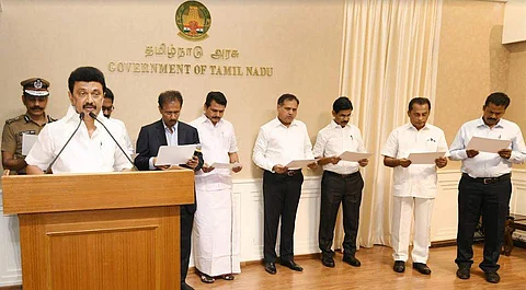 'குட்டி காவலர்' மாணவர்களுக்கான சாலைப் பாதுகாப்பு விழிப்புணர்வு திட்டம்: முதல்வர் தொடக்கி வைத்தார்