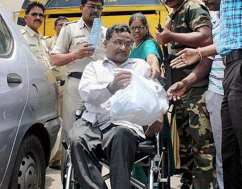 நக்சல் தொடர்பு வழக்கு: ஜி.என்.சாய்பாபாவை விடுதலை செய்ய உச்சநீதிமன்றம் தடை