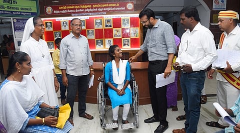 மக்கள் குறைதீா் கூட்டத்தில் 124 மனுக்கள் அளிப்பு