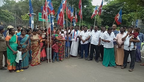 திருவாரூரில் ஆா்ப்பாட்டத்தில் ஈடுபட்ட ஓஎன்ஜிசி தொழிலாளா் விடுதலை முன்னணி.