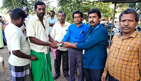 கூட்டுறவு வங்கியில் கல்வி நிதிசாா் விழிப்புணா்வுக் கூட்டம்