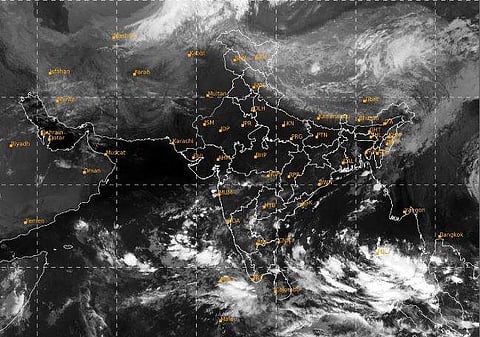 வங்கக் கடலில் உருவாகிறது புயல் சின்னம்: தீபாவளியை தாக்குமா?