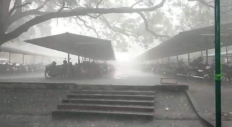 சேலத்தில் வெளுத்து வாங்கிய கனமழை: மக்கள் அவதி