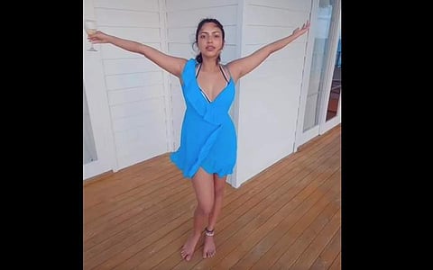 மாலத்தீவில் ஜாலி! அமலா பாலின் குத்தாட்டம்! (விடியோ)