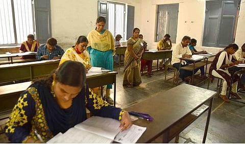 நீட் செய்த மாயம்: குரூப்-1 தேர்வெழுத வந்த திருமணமான பெண்களுக்கு காத்திருந்த அதிர்ச்சி