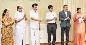 குற்றவழக்கு தொடா்வுத் துறை இயக்ககத்துக்கு கட்டடம்: அடிக்கல் நாட்டினாா் முதல்வா்