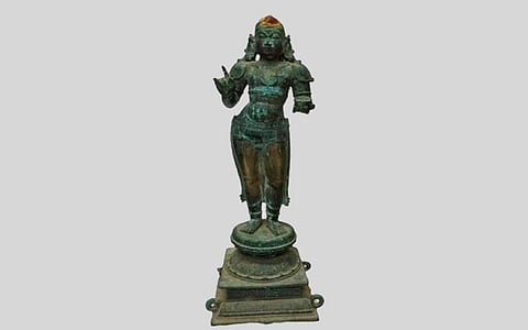 திருஞான சம்பந்தர் சிலை - உயரம்-43 சென்டிமீட்டர், அகலம்-12 சென்டிமீட்டர், எடை- 9.4 கிலோ.
