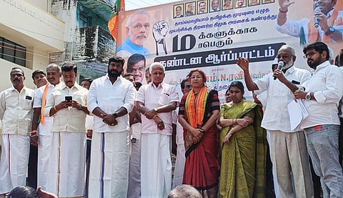 திமுக அரசைக் கண்டித்து தாராபுரத்தில் பாஜகவினா் ஆா்ப்பாட்டம்