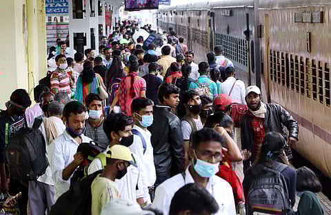 பயணிகள் ரயில் சேவையால் ரயில்வேக்கு லாபம் இல்லை? மத்திய அமைச்சர் விளக்கம்!