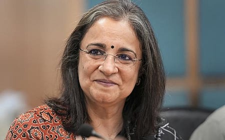 தொழில்நுட்பங்களின் உதவியுடன் வாடிக்கையாளா் பங்குகள் பாதுகாப்பு