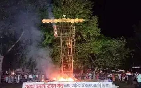 எரிய மறுத்த ’ராவணன்’: நகராட்சி ஊழியர் பணியிடைநீக்கம்