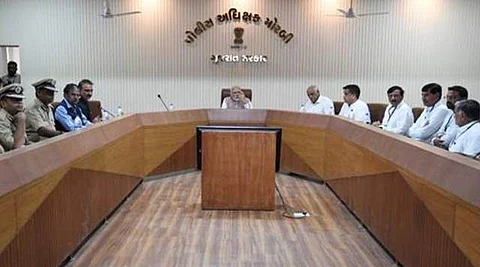 குஜராத் பால விபத்து! பாதிக்கப்பட்ட குடும்பத்தை கவனிக்க அதிகாரிகளுக்கு அறிவுறுத்தல்!
