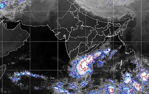 காற்றழுத்த தாழ்வுப்பகுதி வலுவடைந்தது! வட கடலோர மாவட்டங்களுக்கு 'ரெட் அலர்ட்'