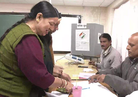 ஹிமாசல் சட்டப்பேரவைத் தோ்தல்: வாக்குப்பதிவு தொடங்கியது!