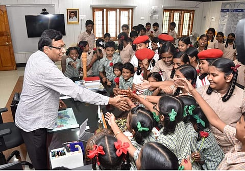 சேலம் மாவட்ட ஆட்சியரகத்தில் குழந்தைகள் தின விழா