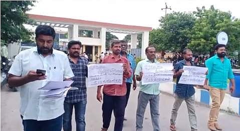 மார்க்சிஸ்டு கம்யூனிஸ்ட் கட்சியின் சார்பில் மாவட்ட ஆட்சியர் அலுவலகத்தில் நூதன முறையில் புகார் அளிப்பு.