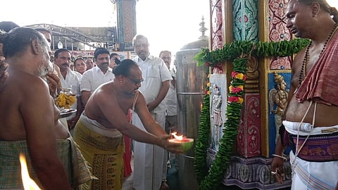 நாமக்கல் ஆஞ்சனேயா் கோயிலில் திருப்பணிகள் தொடக்கம்
