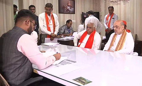 வேட்புமனு தாக்கல் செய்தார் குஜராத் முதல்வர்!