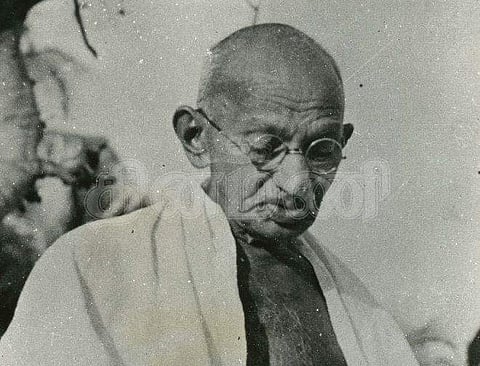 மகாத்மா காந்தி: இந்திய இயற்கை மருத்துவத்தின் தந்தை!