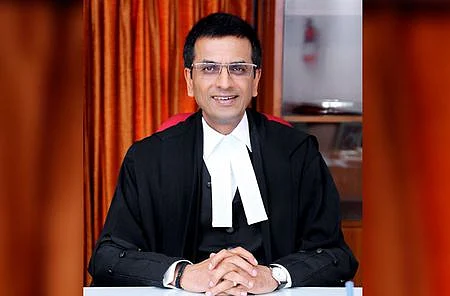 வழக்குக் குறிப்பு எடுத்து வராத வழக்குரைஞரை சச்சினுடன் ஒப்பிட்ட டி.ஒய். சந்திரசூட்
