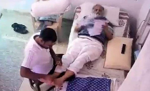 சத்யேந்தர் ஜெயின் மசாஜ் செய்துகொள்ளும் விடியோ