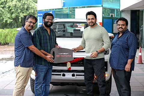 சர்தார் வெற்றி: இயக்குநர் மித்ரனுக்கு காரைப் பரிசளித்த தயாரிப்பாளர்