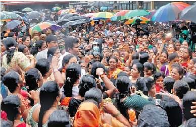 தடையை மீறி ஆா்ப்பாட்டம்: அண்ணாமலை கைது