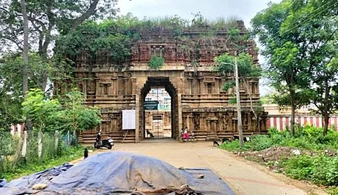 கீழப்பழையாறையில் உள்ள சோமநாதசுவாமி கோயில் முகப்பு.