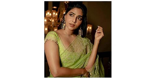 இணையத்தில் வைரலாகும் ஐஸ்வர்யா லக்‌ஷ்மியின் புகைப்படங்கள்! 