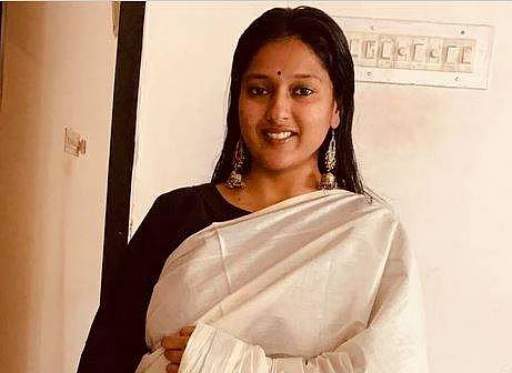 படம்: முகநூல்/காயத்ரி ரகுராம்
