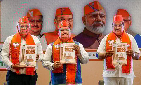 குஜராத் தேர்தல் அறிக்கையை வெளியிட்ட பாஜக, பொது சிவில் சட்டம் உறுதி