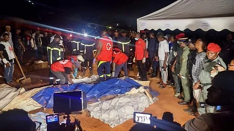 நிலச்சரிவு: கேமரூனில் இறுதிச் சடங்கில் பங்கேற்ற 14 பேர் பலி