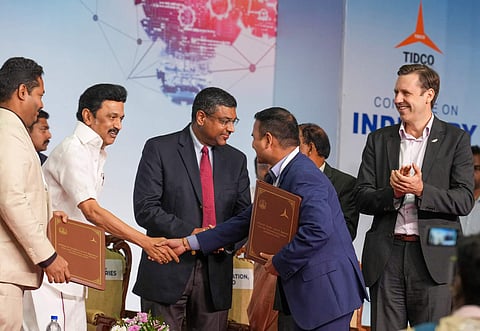 சென்னை டைடல் பார்க்கில், தமிழ்நாடு தொழில் வளர்ச்சி நிறுவனத்தின் சார்பில் நடைபெற்ற 'நாளையை நோக்கி இன்றே – தலை நிமிர்ந்த தமிழ்நாடு' என்ற தொழில் வளர்ச்சி – 4.0 மாநாடு.