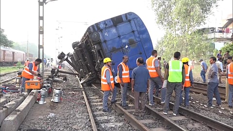 சென்னையிலிருந்து சென்ற சரக்கு ரயில் தடம் புரண்டது: 9 ரயில்கள் ரத்து!