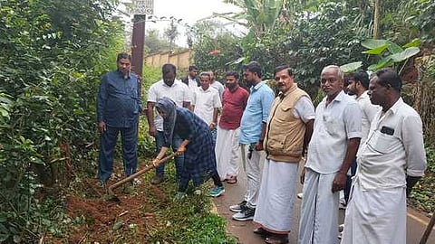 சாலை பாதுகாப்புத் திட்டம் தொடக்க நிகழ்ச்சியில் கலந்து கொண்டோா்.