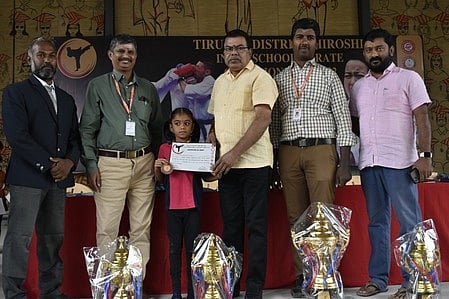 நிஃப்ட்-டீ கல்லூரியில் கராத்தே போட்டி