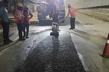 சாலையில் பள்ளங்களை சீரமைக்க நவீன இயந்திரம்: சென்னை மாநகராட்சி சோதனை முயற்சி