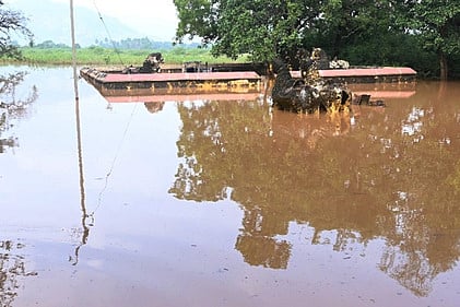 சங்கராபுரம் அருகே பலத்த மழையால் வீடுகளைச் சூழ்ந்த மழை நீா்