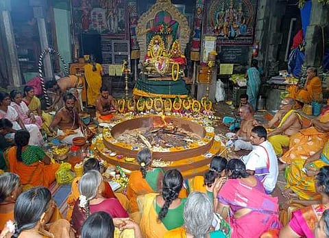 தருமபுரி, குமாரசாமிப்பேட்டை ஆனந்த நடராஜா் கோயிலில் திங்கள்கிழமை நடைபெற்ற சிறப்பு யாக பூஜை.