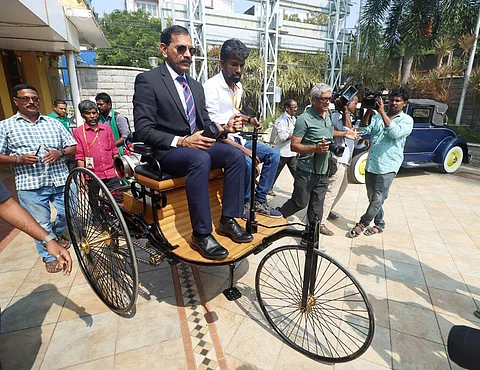 சென்னையில் நடைபெற்ற ஹெரிடேஜ் ஆட்டோ ஷோவை தமிழ்நாடு காவல்துறை தலைமை இயக்குநர் ஜெனரல் சைலேந்திர பாபு விண்டேஜ் கார்களின் கண்காட்சியை தொடங்கி வைத்தார்.