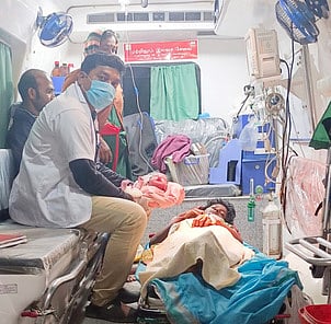 ஆம்புலன்ஸில் நடுவழியில் பெண்ணுக்கு பிரசவம்