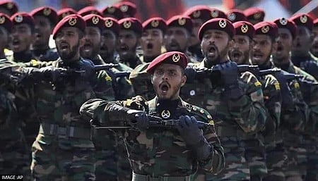 இலங்கை ராணுவத்திலிருந்து விலகிய 20,000 வீரா்களுக்கு பொதுமன்னிப்பு