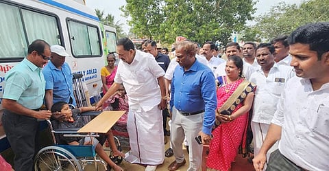 173 பயனாளிகளுக்கு  ரூ.1.3 கோடியில்  நலத்திட்ட  உதவிகள்: அமைச்சா் ஆா்.காந்தி வழங்கினாா்