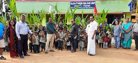 மலைக்கிராம பள்ளியில் கூடுதலாக மாணவா்களை சோ்க்க விழிப்புணா்வு